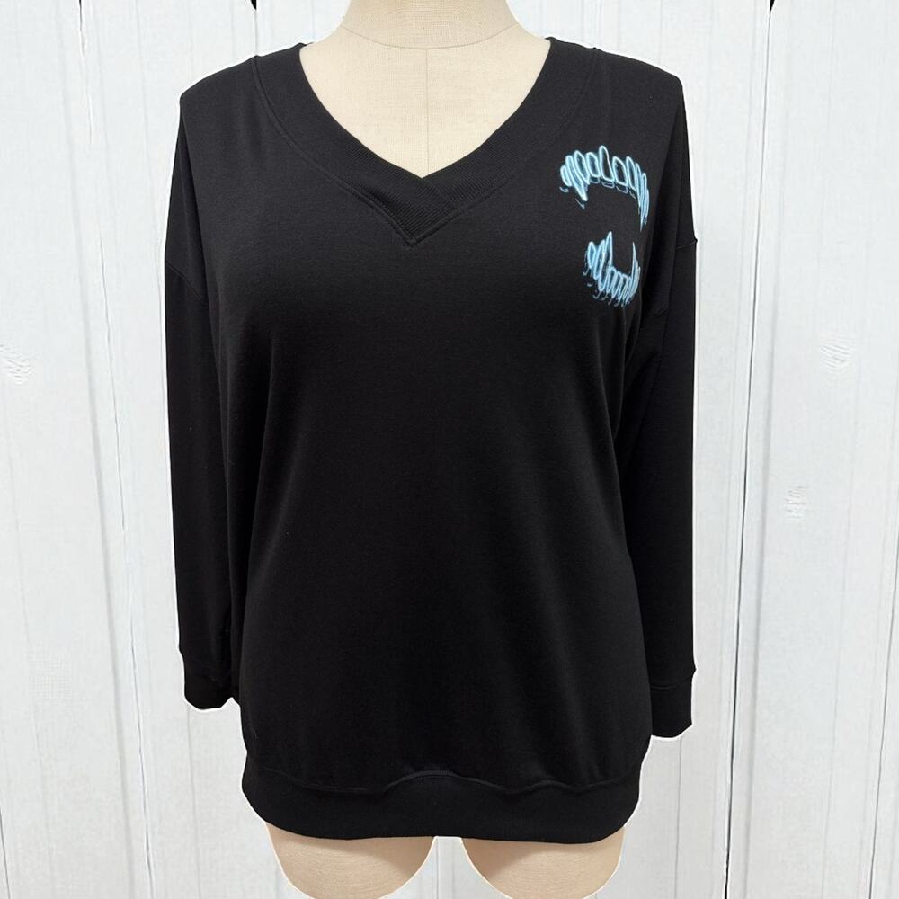 Torrid 3‎ (3X 22/24) Gothic Vampire Bite Glow in the Dark Lightweight Sweatshirt